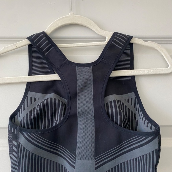 Nike Women’s Fenom Flyknit Bra - Picture 3 of 4